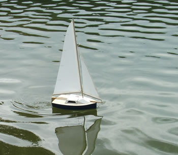 Mini sales rc sailboat